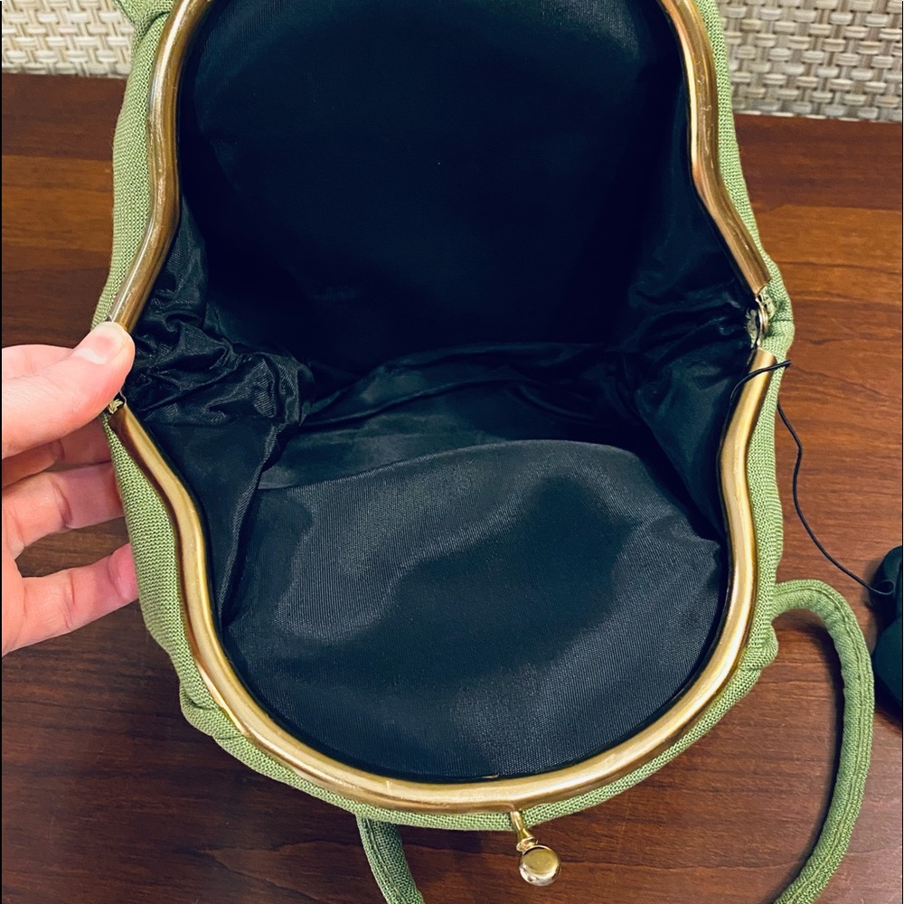 SOLD🌟HP🌟VTG 1950s Green Linen Kiss Clasp Handbag - Picture 4 of 12